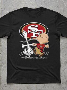 San Francisco 49ers Peanuts Graphic T-Shirt | Snoopy Charlie Brown Football Tee